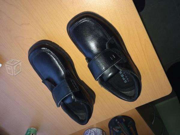 Zapatos negros para niño nuevos, talla 18