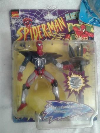 Figura marvel spider-man marca BANDAI