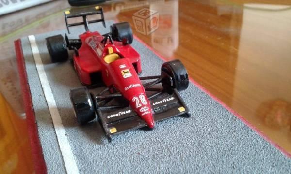 Ferrari kit ensamblado y pintado 1:43