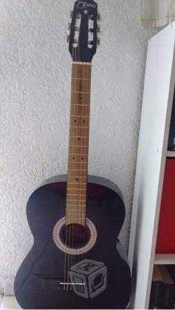 Guitarra negra purepecha