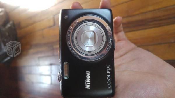 Camara Nikon S2700