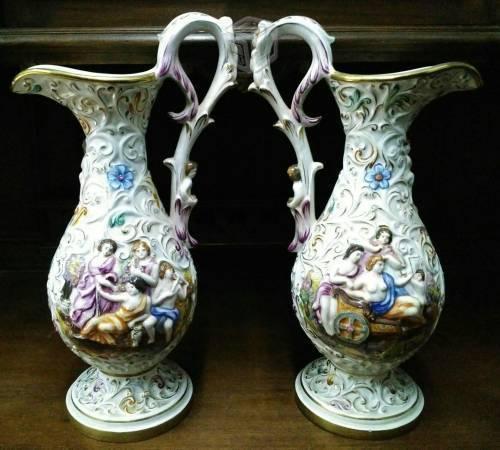 Par de jarrones antiguos de porcelana italiana