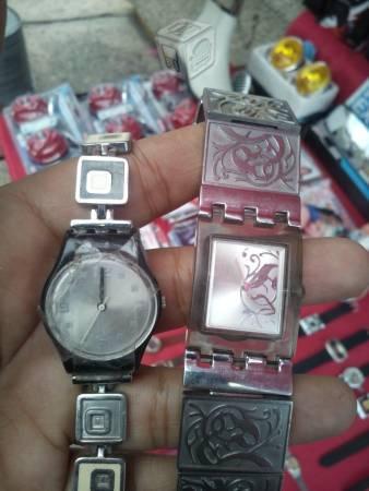 Par de relojes swatch para dama