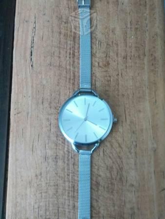 Reloj plateado