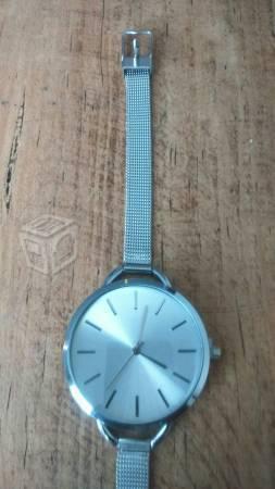 Reloj plateado