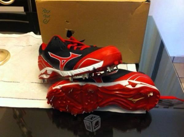 Spikes MIZUNO nuevos y originales tallas 5, 7 y 10