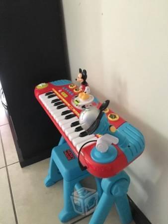 Piano de juguete de Mickey Mouse