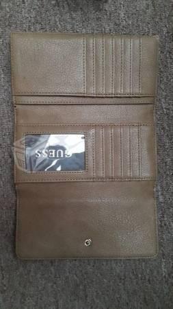 Cartera GUESS Beige