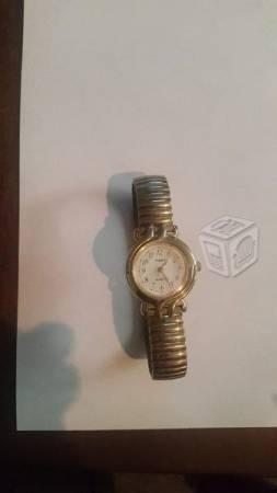 Reloj Timex Mujer Aprueba de Agua color Oro