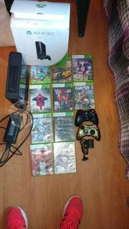 Xbox 360 E (equipado)