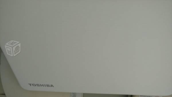 Laptop Toshiba 500 gb disco duro 4 gb ram