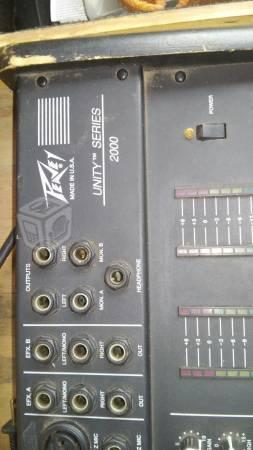 Mezcladora Peavey Unity para grupo