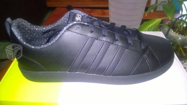 Tenis adidas advantaje negros