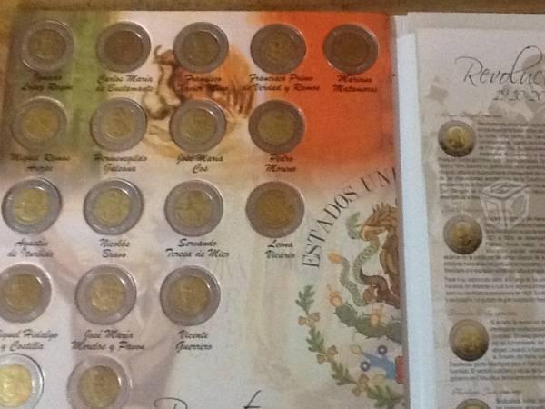 Albun coleccionador lleno de monedas de 5 pesos