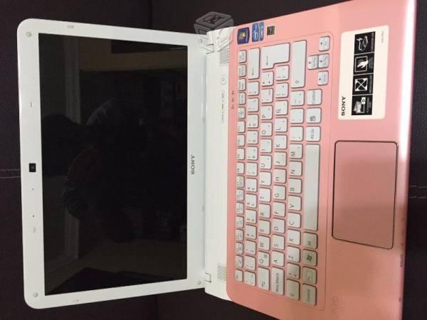 Lap Top SONY VAIO color ROSA