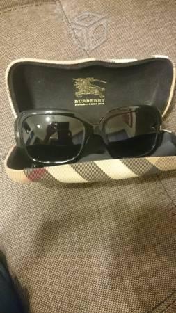 Lentes de sol negros marca burberry