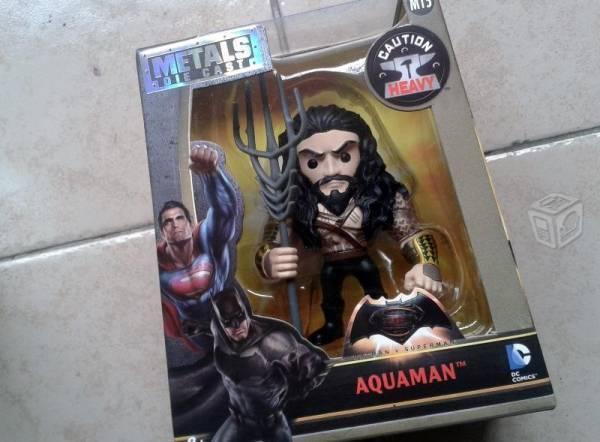 Aquaman. metals die cast. batman v superman