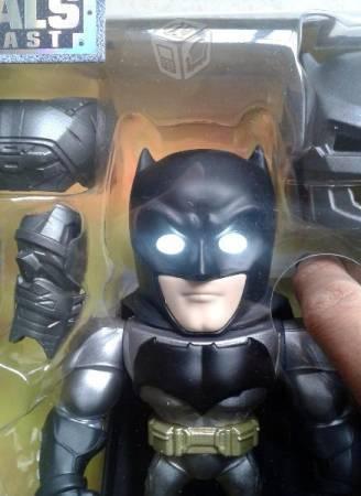 Metals die cast. batman grande con armadura y luz