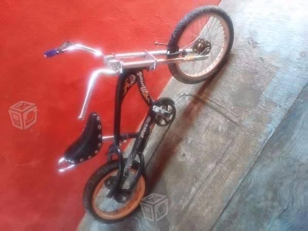 Bicicleta chopper y bici para niña