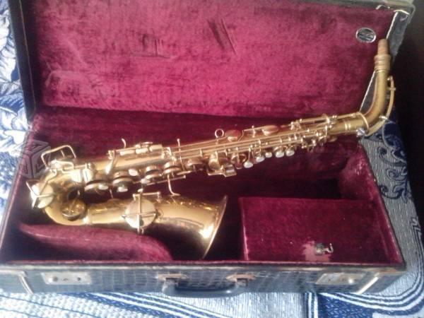 Saxofón Conn Alto
