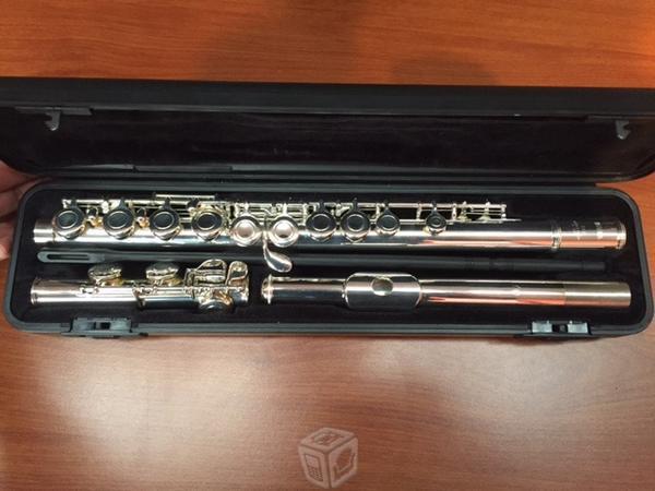 Flauta Yamaha YFL-211 NUEVA