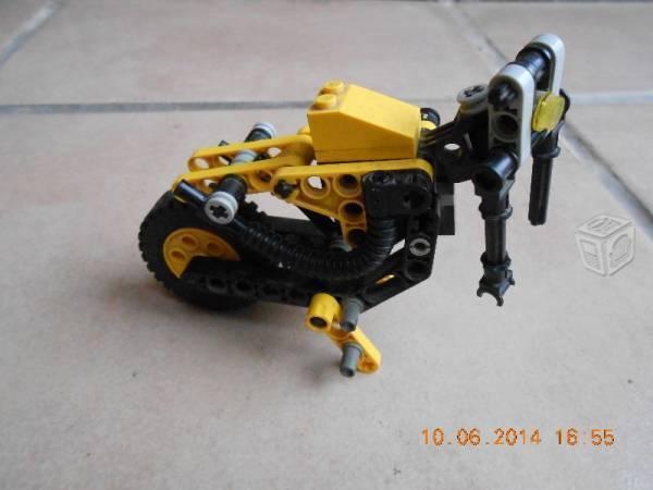 Moto lego incompleta