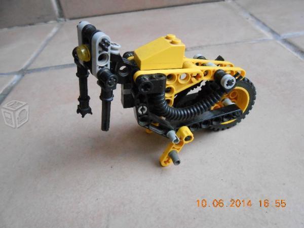 Moto lego incompleta