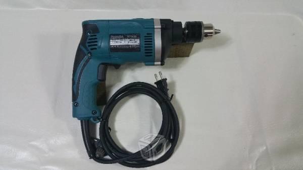 Taladro Rotomartillo MAKITA 710W