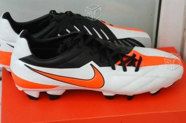 NIKE T90 STRIKE IV FG 27.5 y 28.5MEX