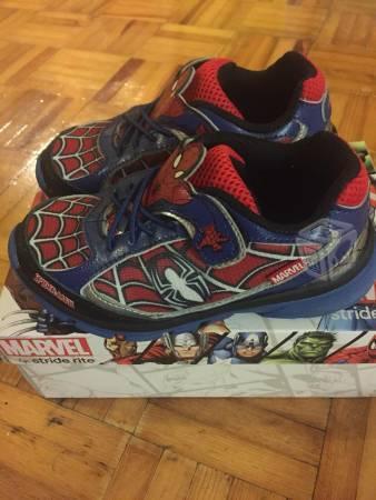 Tenis de Spiderman talla 18