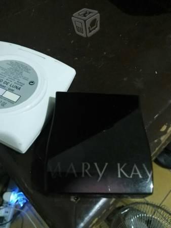 Estuche de sombras MARY KAY y JAFRA