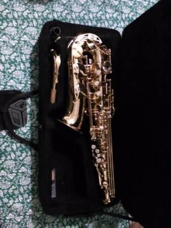 Saxofón alto Manique