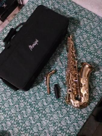 Saxofón alto Manique