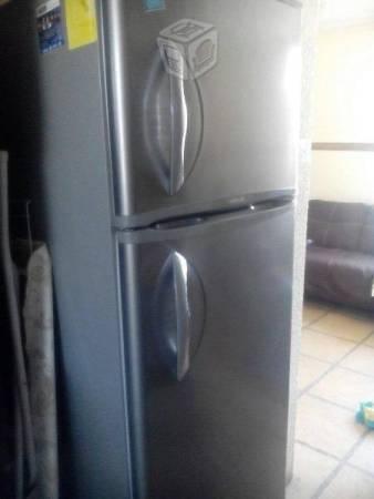 Refrigerador Mabe plateado