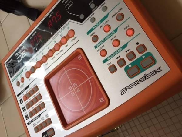 Roland Groovebox D2 Caja de Ritmos y Sintetizador